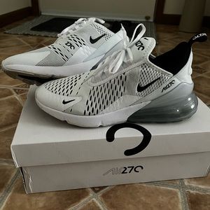 Womens size 8 Nike Air Max shoes